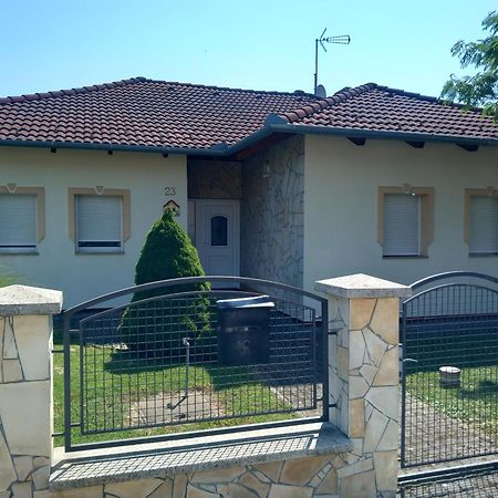 Petra Apartmanhaz Kehidakustány Zewnętrze zdjęcie