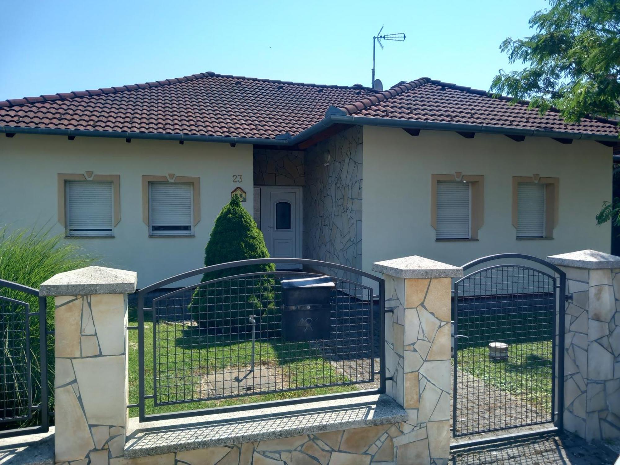 Petra Apartmanhaz Kehidakustány Zewnętrze zdjęcie